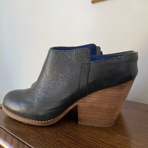 Jeffrey Campbell black mules size 8 but fit more like a 7*****